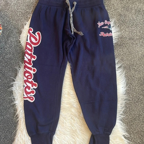New England Patriots Capri length joggers Junior’s Large - Picture 1 of 3